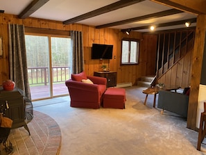 Älytelevisio, takka, videopelejä, pöytäjalkapallopöytä