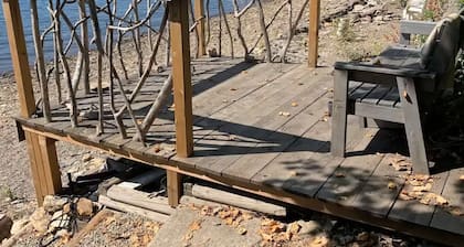 Modern cabin with private beach access in Blind Bay!