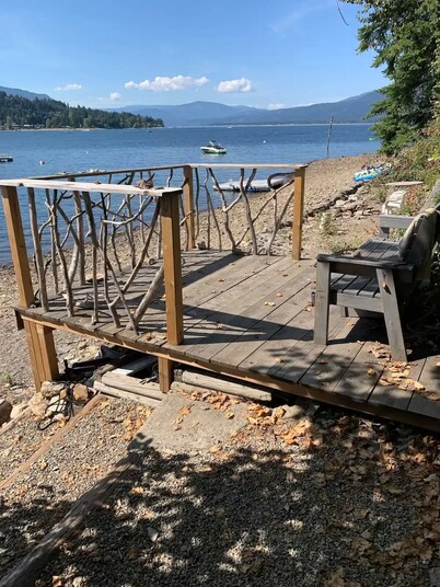 Modern cabin with private beach access in Blind Bay!