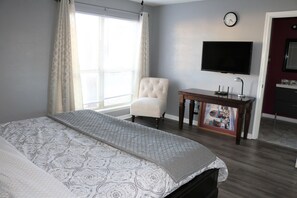 3 slaapkamers, een strijkplank/strijkijzer, gratis wifi, beddengoed