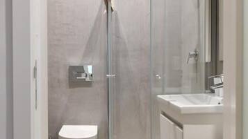 Room, 1 Bedroom | Bathroom | Free toiletries, hair dryer