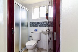 Apartment, 1 Bedroom, Smoking, Balcony | Bathroom