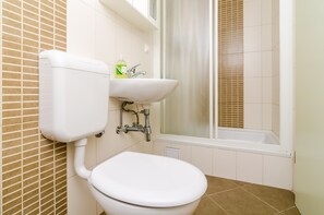 Apartment, 1 Bedroom, Balcony, Garden View | Bathroom | Hair dryer, towels