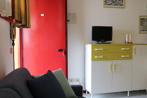 Living room - Colorful Studio by the Beach-beahost (San Michele al Tagliamento)
