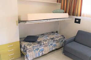 2 bedrooms, bed sheets - Colorful Studio by the Beach-beahost (San Michele al Tagliamento)
