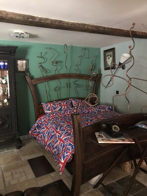 House, 1 Bedroom, Patio, Garden View | 1 bedroom, iron/ironing board, bed sheets - 1940s Riverside Apartment (Holmfirth)