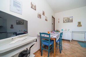 Appartement, 1 slaapkamer, roken, balkon | Dineren