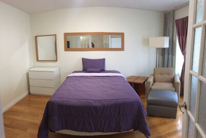 48 Whitehorn Beautiful Private Room