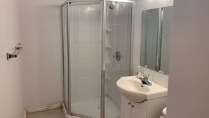 Unclassified image, 2 of 8, button - 48 Whitehorn Beautiful Private Room (Toronto)