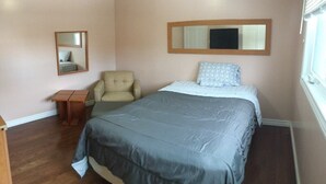 Unclassified image, 5 of 8, button - 48 Whitehorn Beautiful Private Room (Toronto)