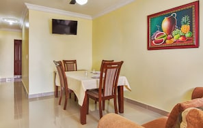 Apartment, 2 Bedrooms, Balcony, City View | Dining room