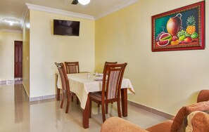 Apartment, 2 Bedrooms, Balcony, City View | Dining room
