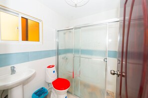 Apartment, 2 Bedrooms, Balcony, City View | Bathroom