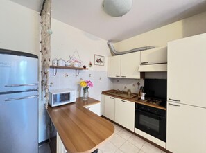 Apartment, 2 Bedrooms, Balcony, City View | Interior
