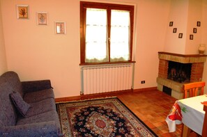 Leilighet, 2 soverom, røyk, terrasse | Oppholdsområde
