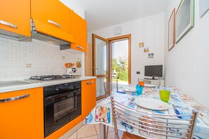 Apartment, 1 Schlafzimmer, Raucher, Balkon | Eigene Küche | Kühlschrank, Geschirrspüler, Kochgeschirr/Geschirr/Besteck