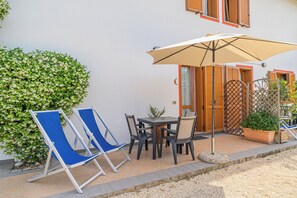 Appartement, 1 chambre, fumeur, balcon | Restauration en plein air