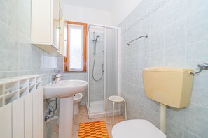 Apartment, 1 Schlafzimmer, Raucher, Balkon | Badezimmer