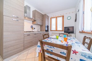 Apartment, 1 Bedroom, Smoking, Balcony | Private kitchen