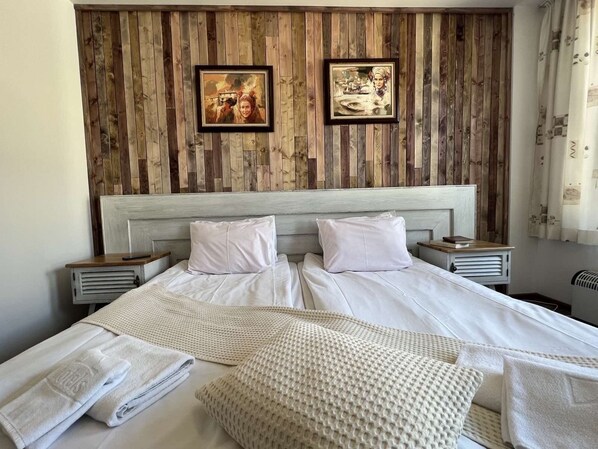 Habitación, 2 habitaciones, para fumadores, balcón | 2 habitaciones, wifi gratis y ropa de cama 