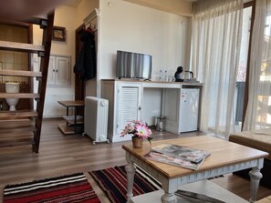 Habitación, 2 habitaciones, para fumadores, balcón | Servicios de la habitación