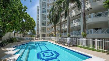 Appart'hÎtel, 2 chambres, fumeurs, balcon | Piscine | Piscine extérieure