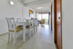 Condo, 2 Bedrooms, Smoking, Balcony | Interior - Hermoso Y Comodo Apartamento Bay Point 303 (San Andrés)