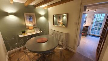House, 2 Bedrooms, Patio, Garden View | Dining room