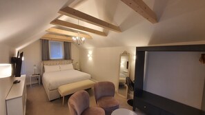 2 bedrooms, iron/ironing board, travel cot, bed sheets - Beautiful House and Elevated Garden In Bridgnorth (Bridgnorth)