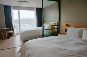 베이직 트윈룸 | 객실 내 금고, 암막 커튼, 무료 WiFi, 침대 시트