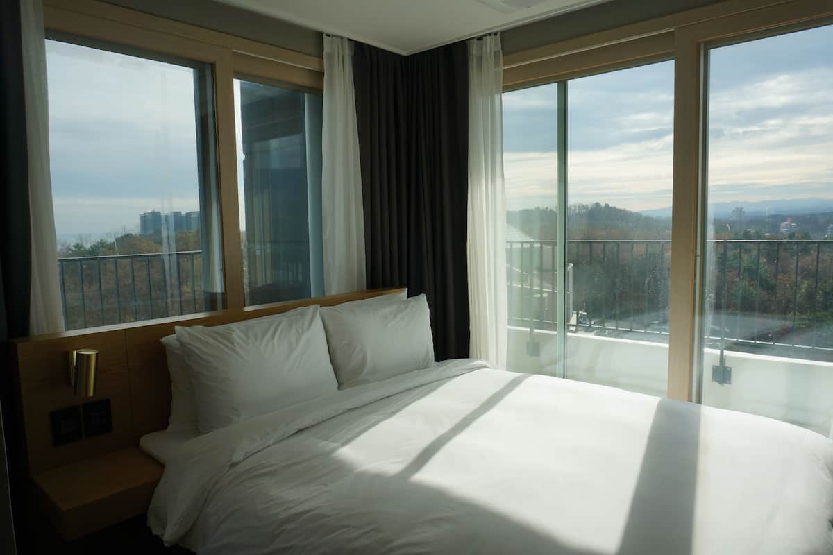 Suite | In-room safe, blackout drapes, WiFi (free), bed sheets