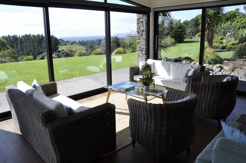 Matapouri and Poor Knights Spectacular Coastal Views - Aroha Luxury Guest Suite