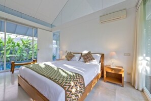 Villa, 3 Bedrooms | 3 bedrooms, free WiFi, bed sheets - Villa White (Seminyak)