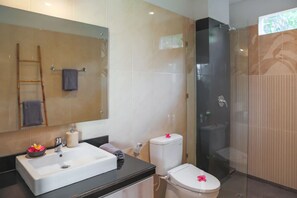Villa, 3 Bedrooms | Bathroom | Shower, free toiletries, hair dryer, soap