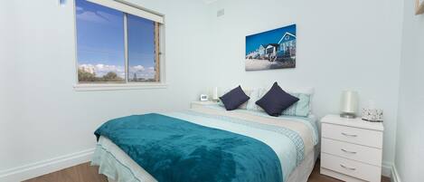 Appartement | 2 chambres, décor unique, ameublement unique, fer et planche à repasser