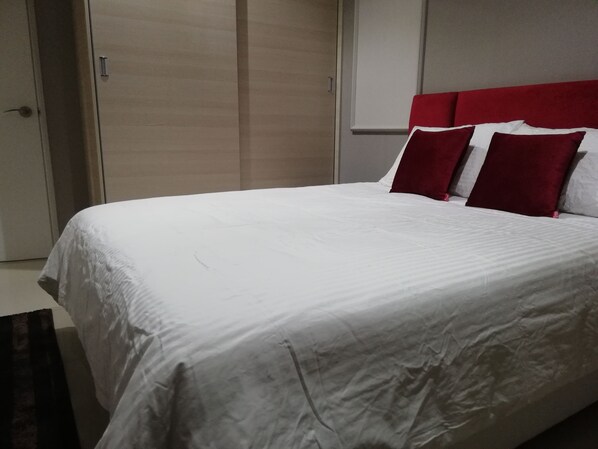1 habitación, tabla de planchar con plancha y wifi gratis 