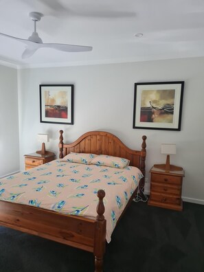 3 bedrooms, iron/ironing board, free WiFi