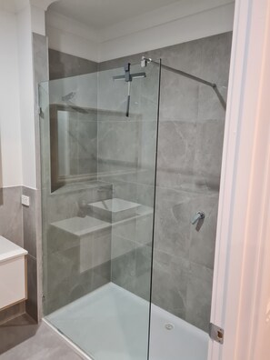 Bathtub, toilet paper - Pandora's Escape - Newly Built 7 Star Rated Home (Venus Bay)