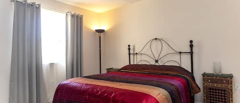 2 bedrooms, iron/ironing board, free WiFi, bed sheets