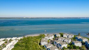 A coastal residential area with houses, a marina, and a clear view of the ocean. - ⚓The Tree House! Beautiful townhome in Longboat Key with great amenities surrounded by nature!⚓ (Longboat Key)