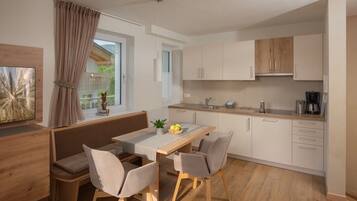 Fridge, microwave, dishwasher, coffee/tea maker