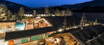 TOP vacation apartment with garden & terrace, bike room, garage, Cron 4 sauna & pool