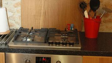 雪櫃、微波爐、焗爐、爐具