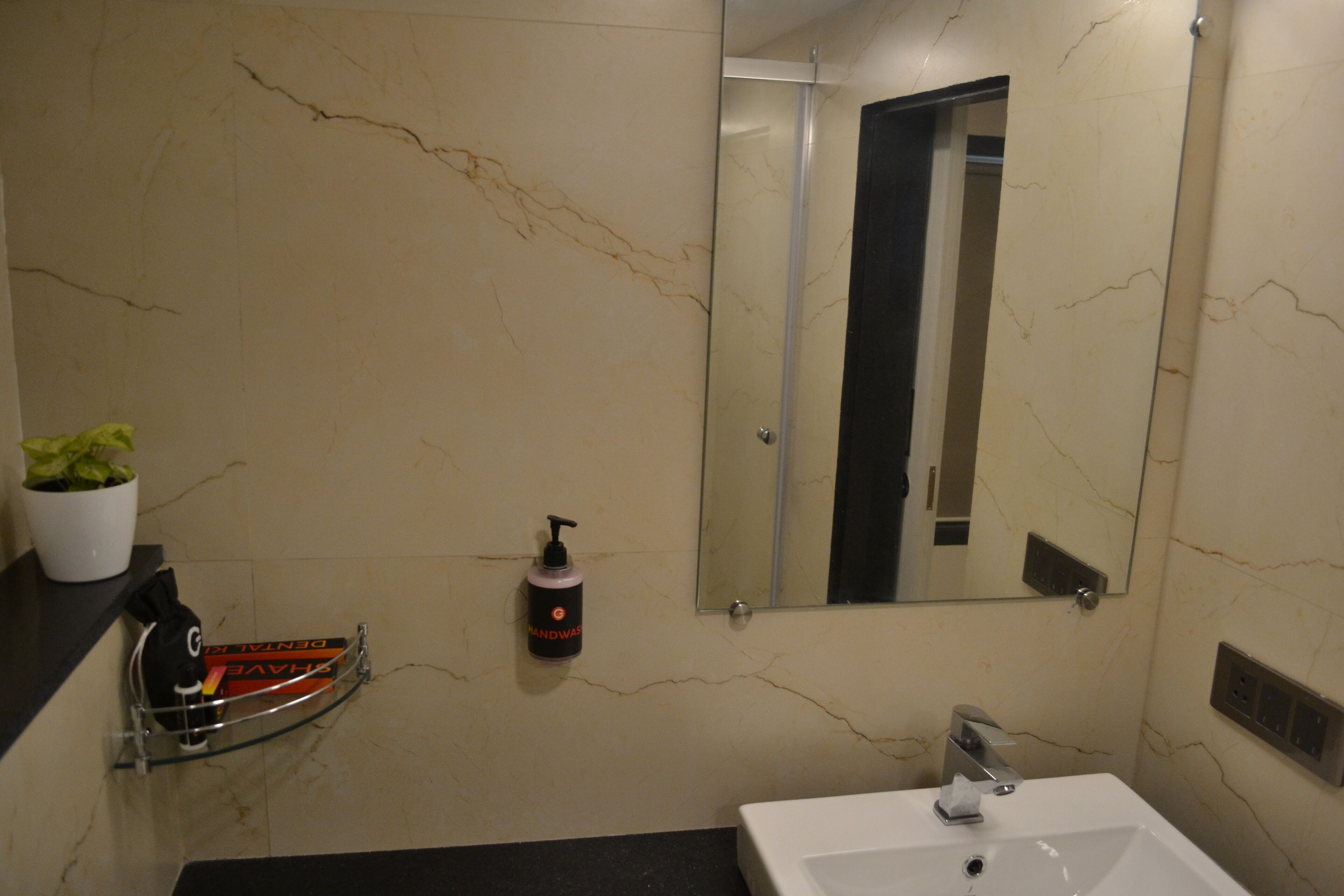 luxe room | bathroom sink