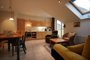 Unclassified image, 5 of 9, button