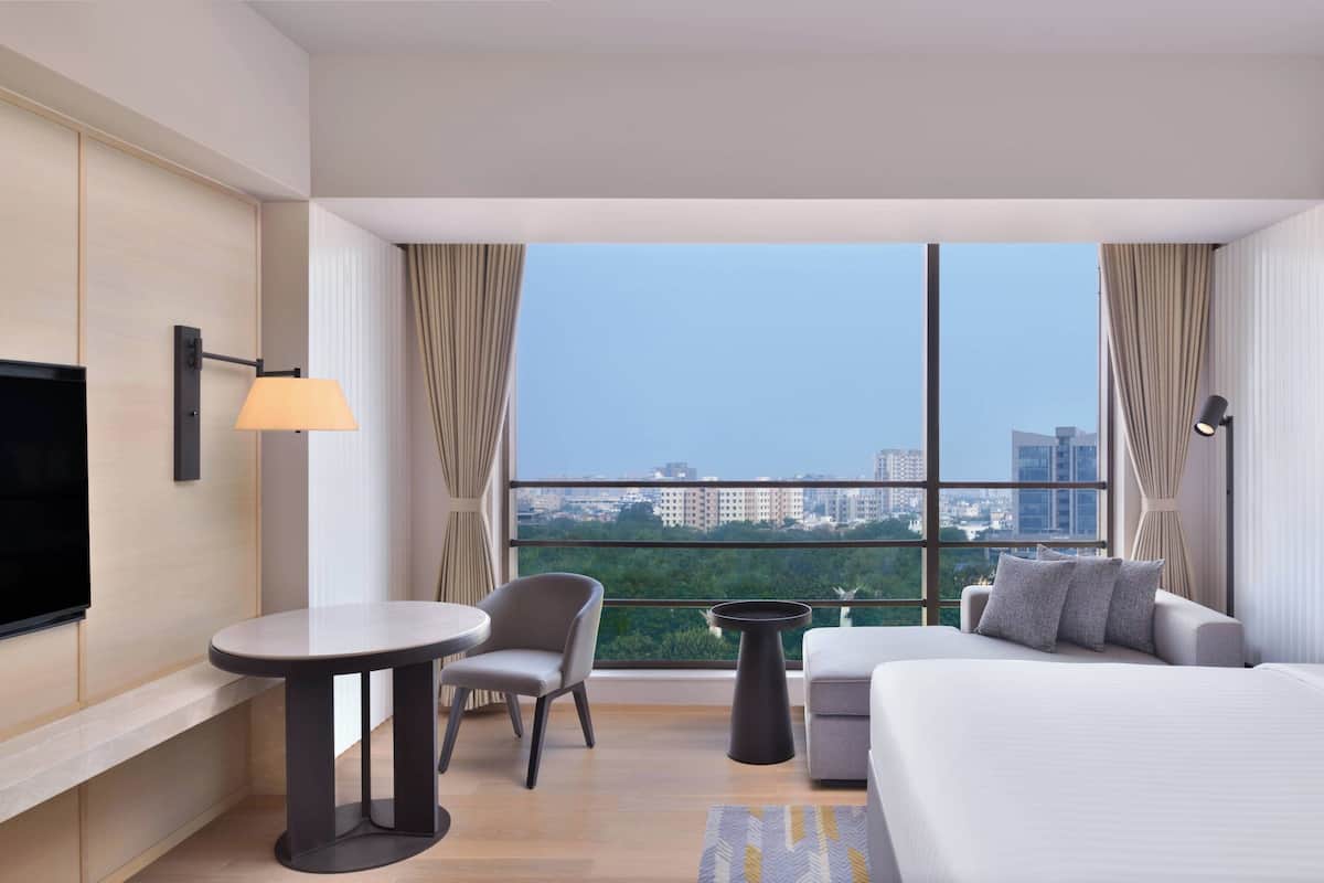 premium bedding, down duvets, minibar, in-room safe