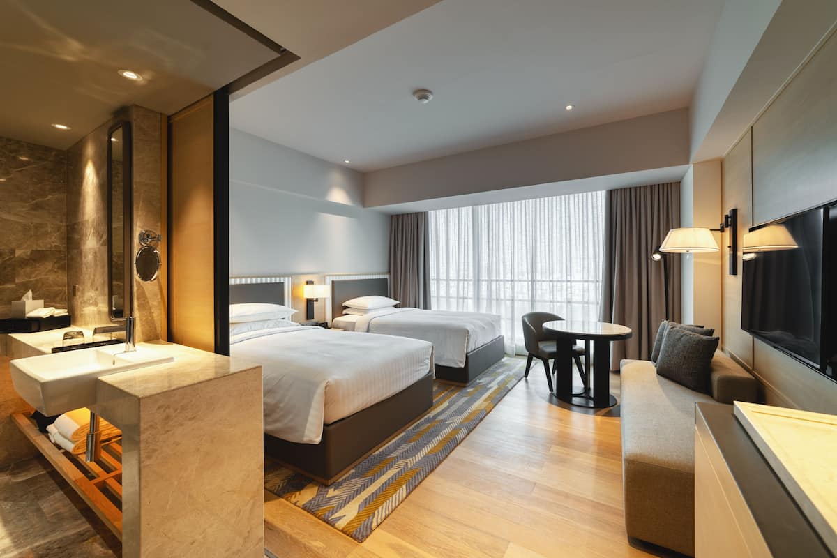 premium bedding, down duvets, minibar, in-room safe