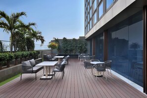 FrĂŒhstĂŒck, lokale und internationale KĂŒche, Speisen im Freien