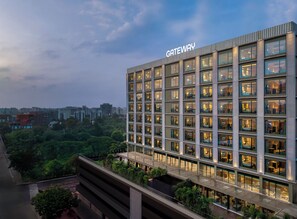 Front of property - Gateway Ahmedabad Sindhu Bhavan (Ahmedabad)