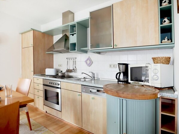 Køleskab, mikrobølgeovn, ovn, opvaskemaskine